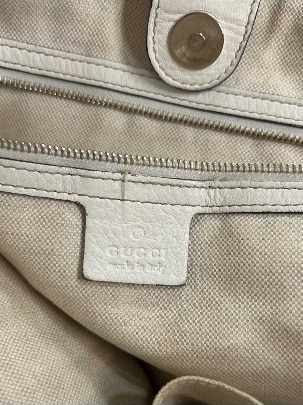 GUCCI White Leather Shoulder Bag - Classic Women's Tote